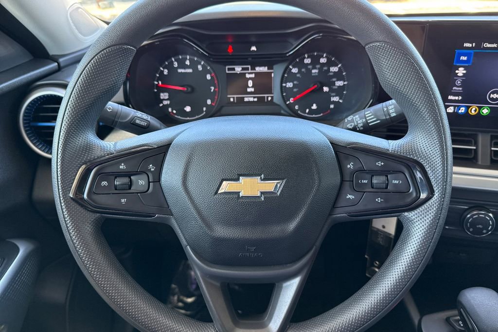 Used 2025 Chevrolet Trax LS FWD image 32