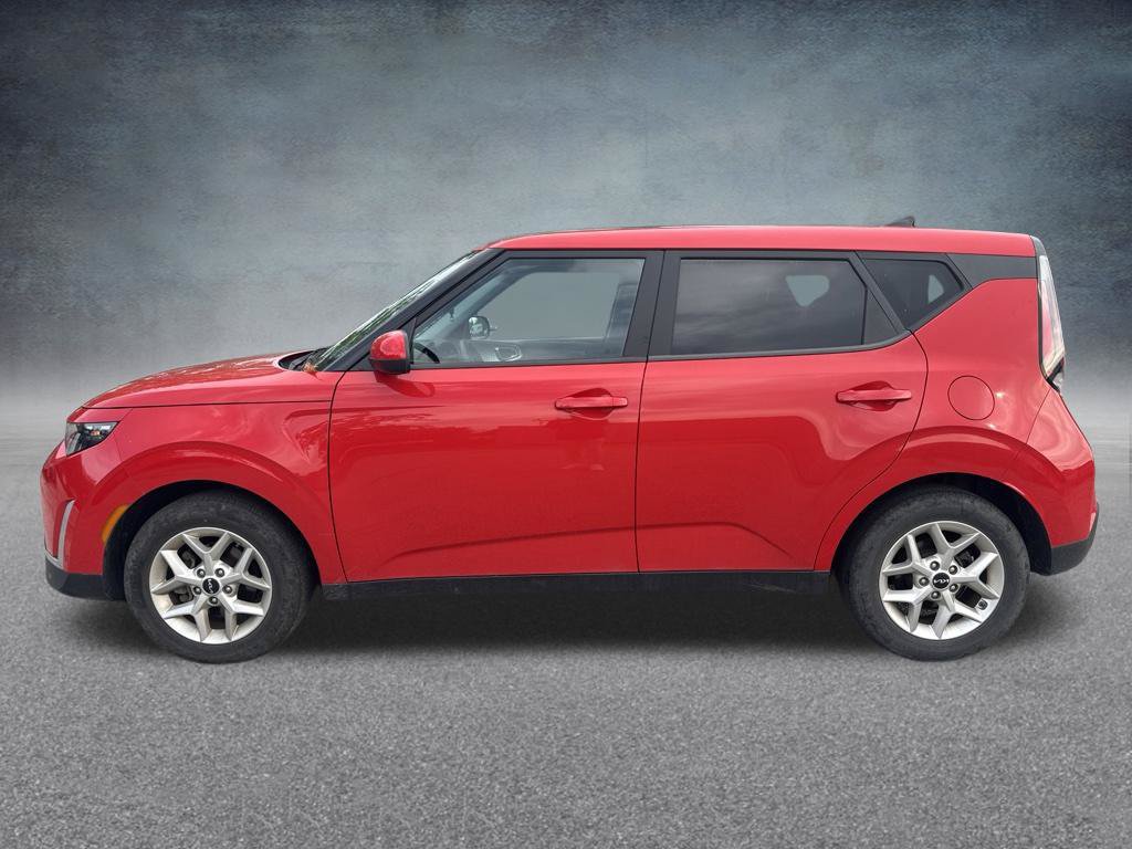 Used 2023 Kia Soul LX w/ Option Group 015 FWD image 3
