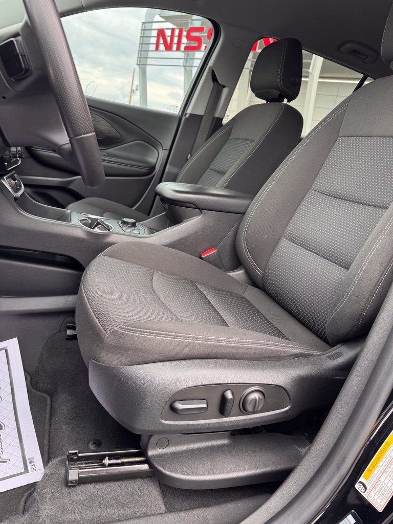 Used 2024 GMC Terrain SLE w/ Driver Convenience Package FWD image 9