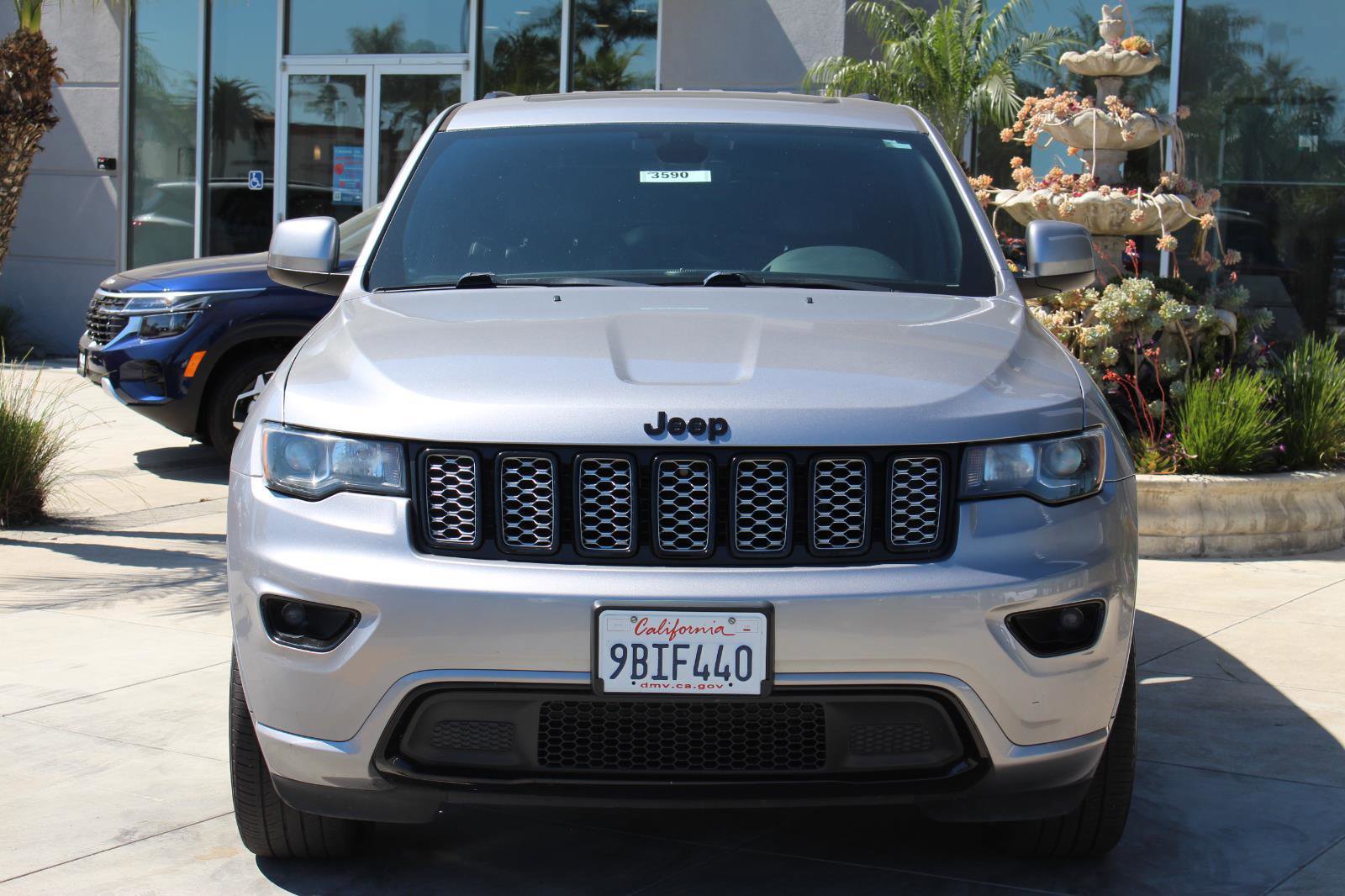 Used 2019 Jeep Grand Cherokee Altitude image 4
