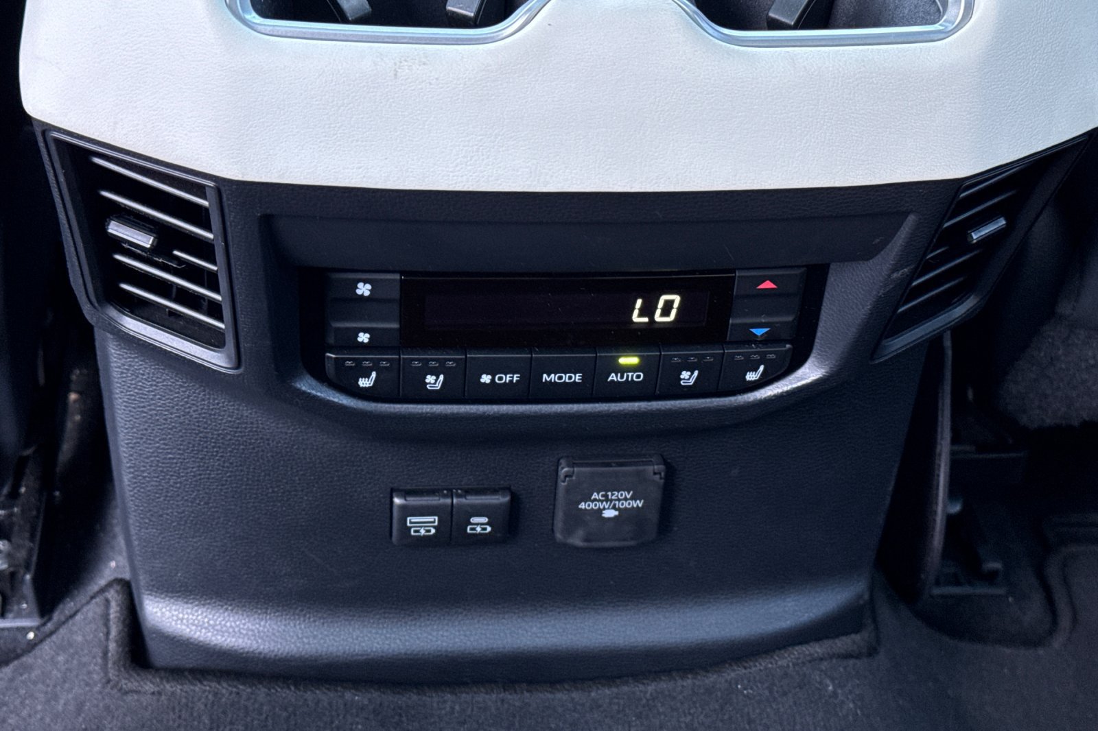 Used 2023 Toyota Sequoia Capstone AWD/4WD image 44