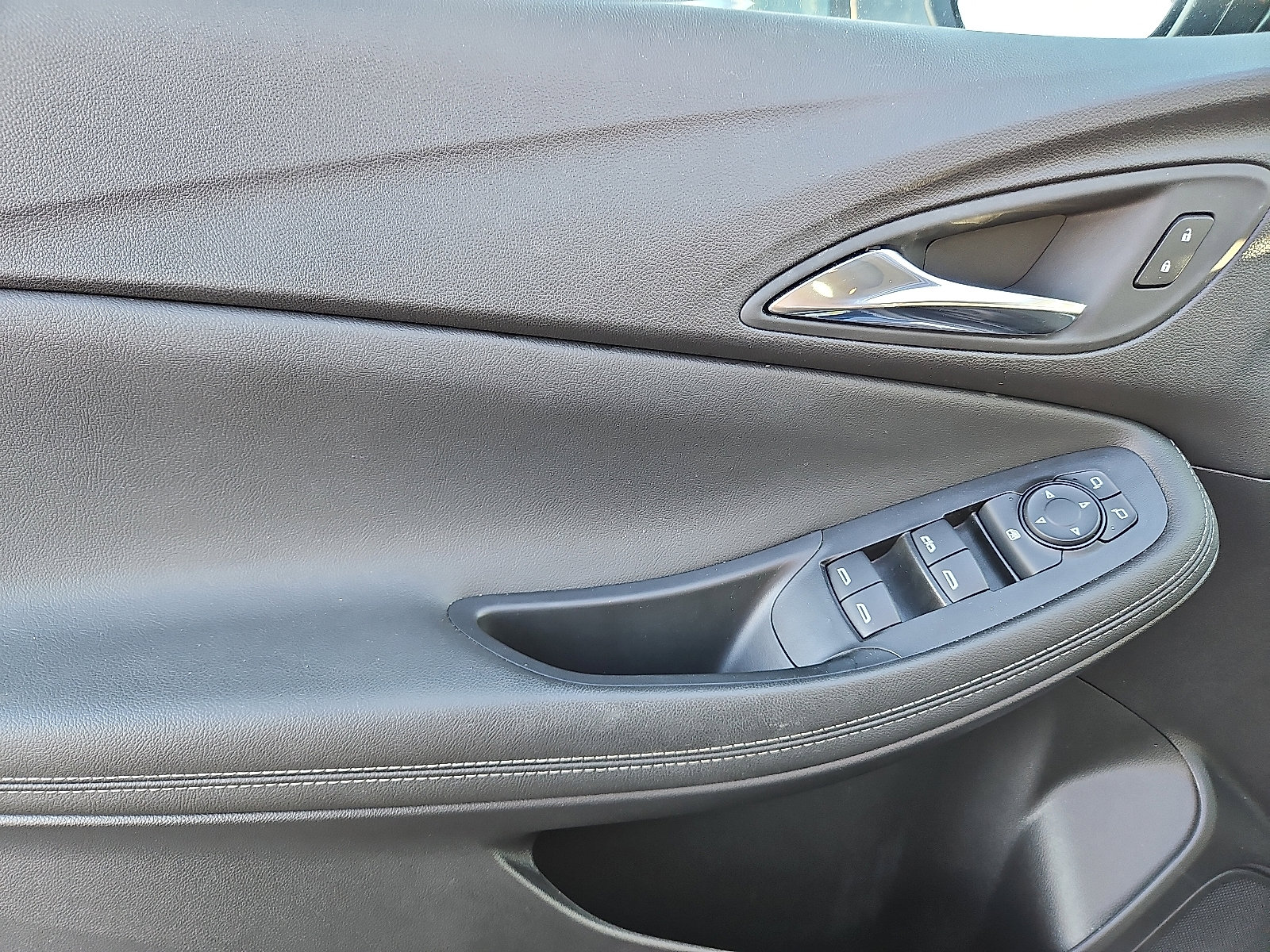 Certified 2023 Buick Encore GX Preferred w/ Cold Weather Comfort Package image 12