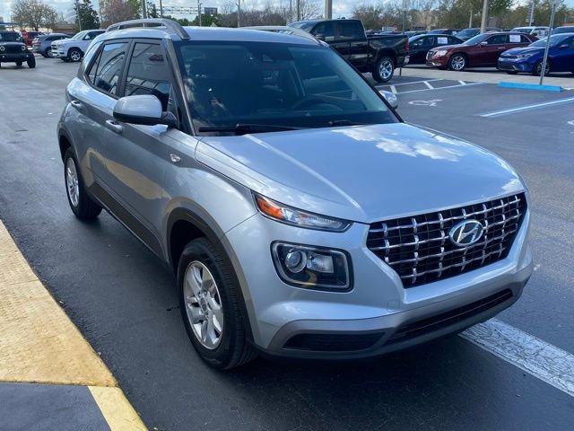 Used 2020 Hyundai Venue SEL image 2