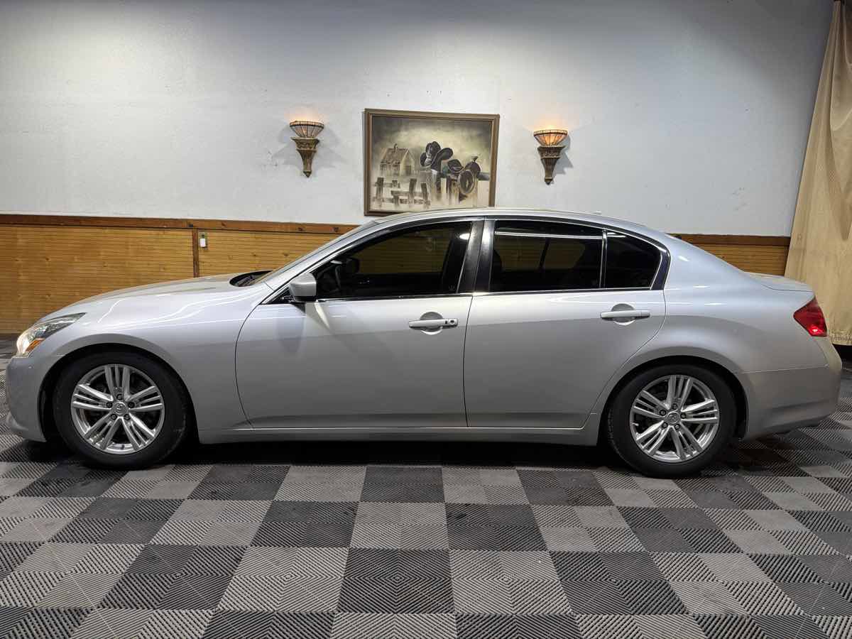 Used 2013 INFINITI G37 Journey w/ Premium Pkg RWD image 2