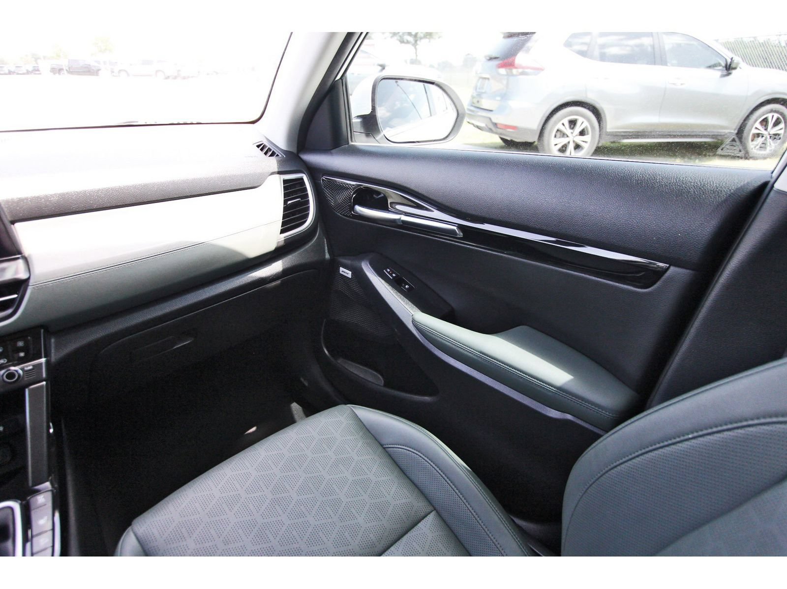 Used 2024 Kia Seltos SX AWD/4WD image 11