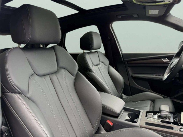 Certified 2025 Audi Q5 2.0T Premium Plus w/ Premium Plus Package AWD/4WD image 29