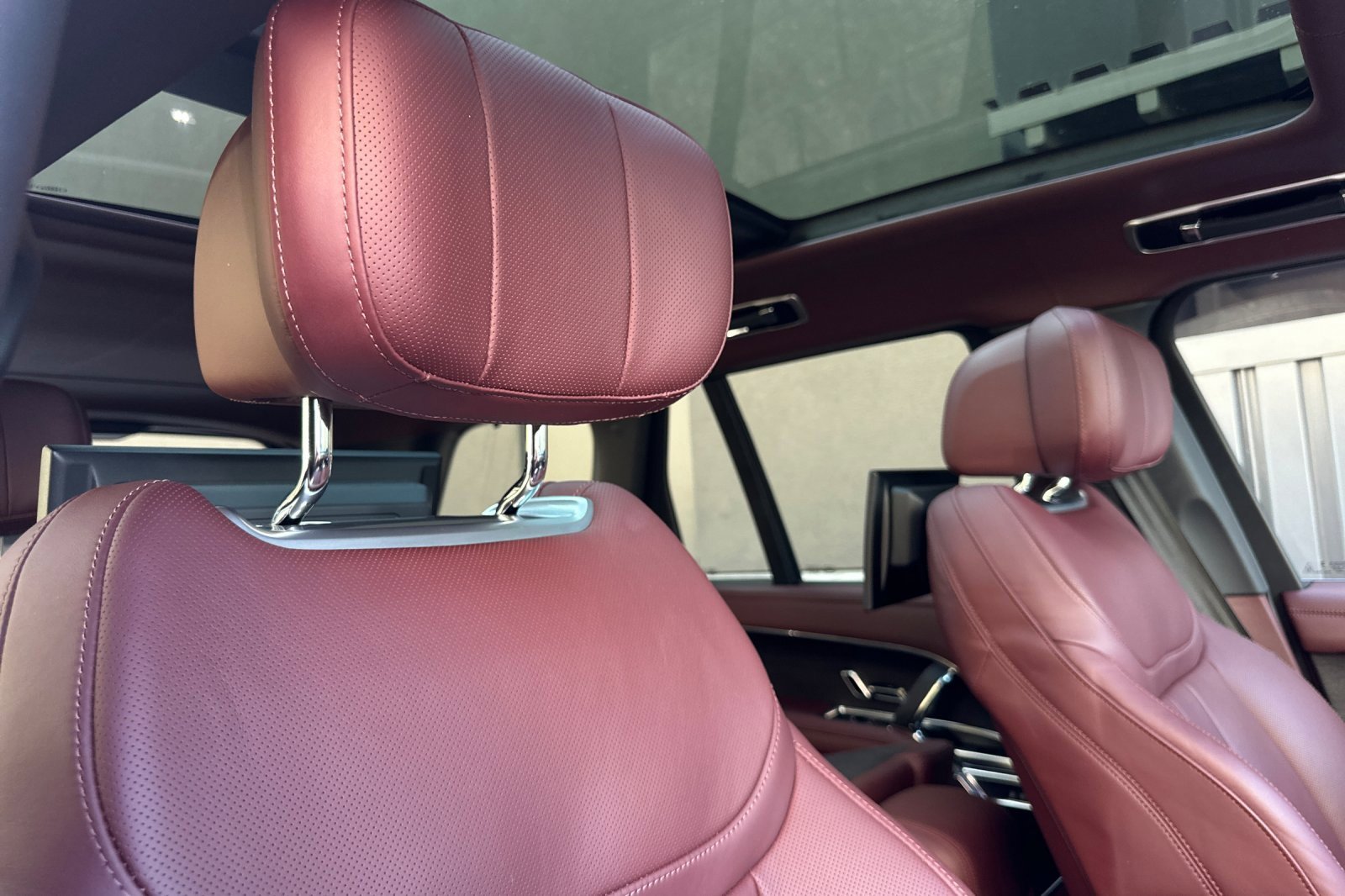 Used 2024 Land Rover Range Rover Autobiography image 18