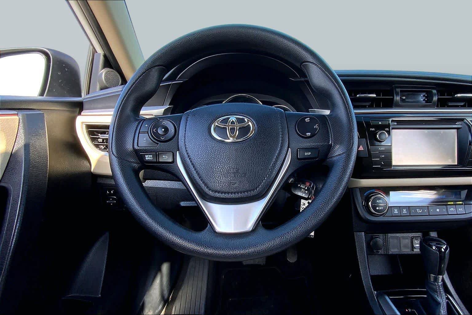Used 2015 Toyota Corolla LE FWD image 6