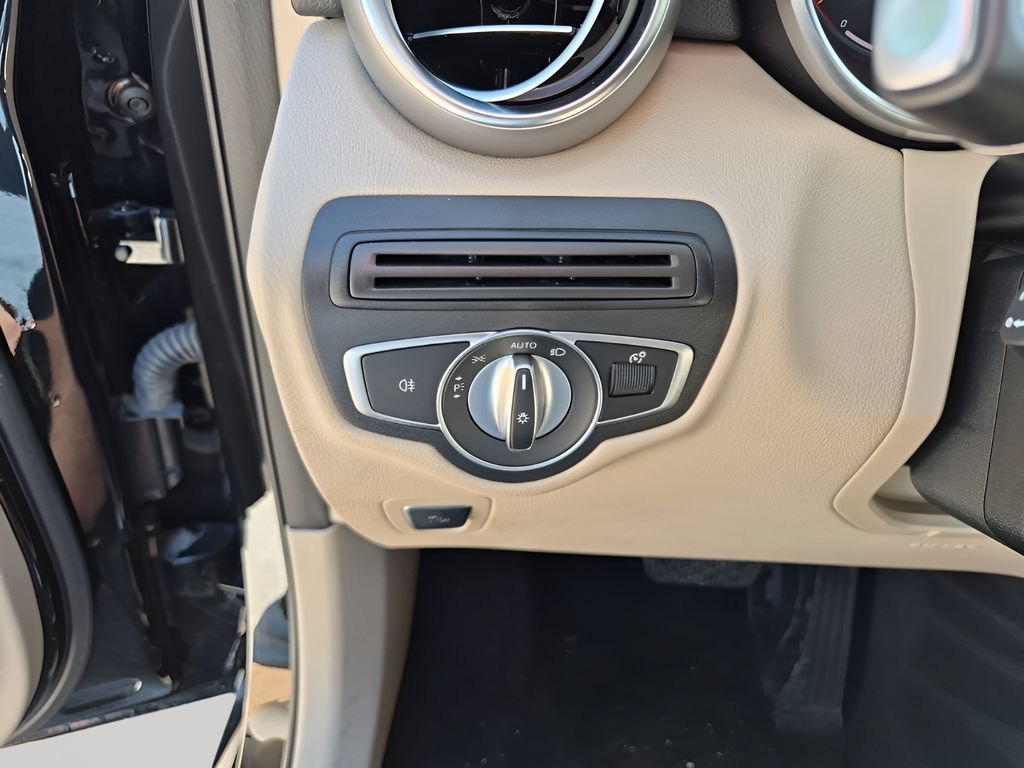 Used 2022 Mercedes-Benz GLC 300 4MATIC w/ Driver Assistance Package image 36