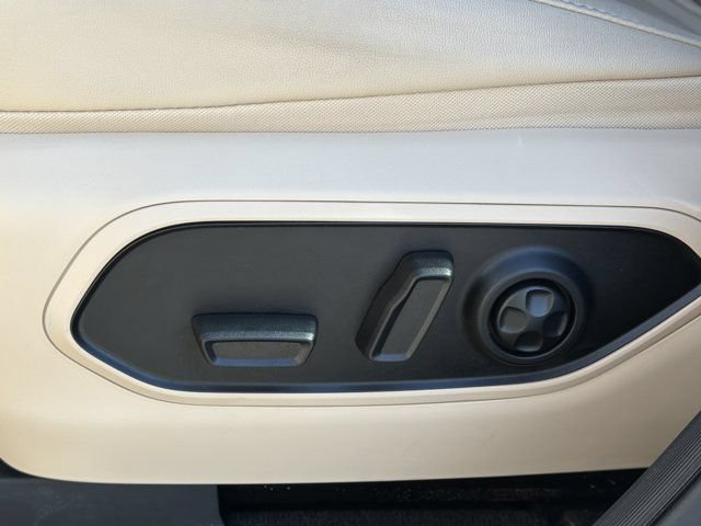 Certified 2025 Jeep Grand Cherokee L Limited w/ Luxury Tech Group II AWD/4WD image 10