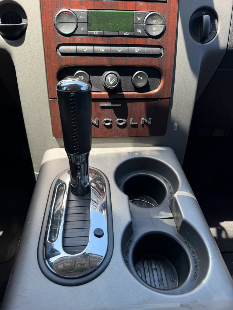 Used 2006 Lincoln Mark LT 2WD image 25