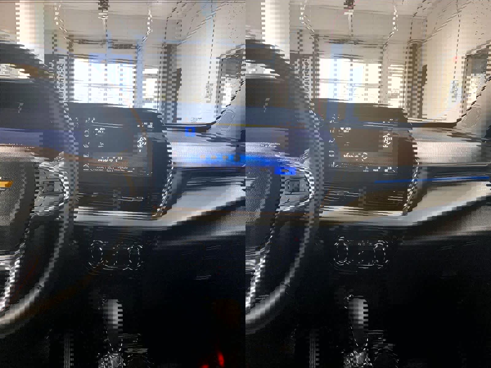 Used 2025 Chevrolet Trax LT w/ LT Convenience Package FWD image 18