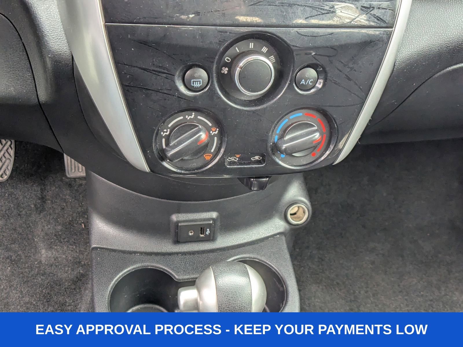 Used 2017 Nissan Versa SV w/ SV Special Edition Package image 34