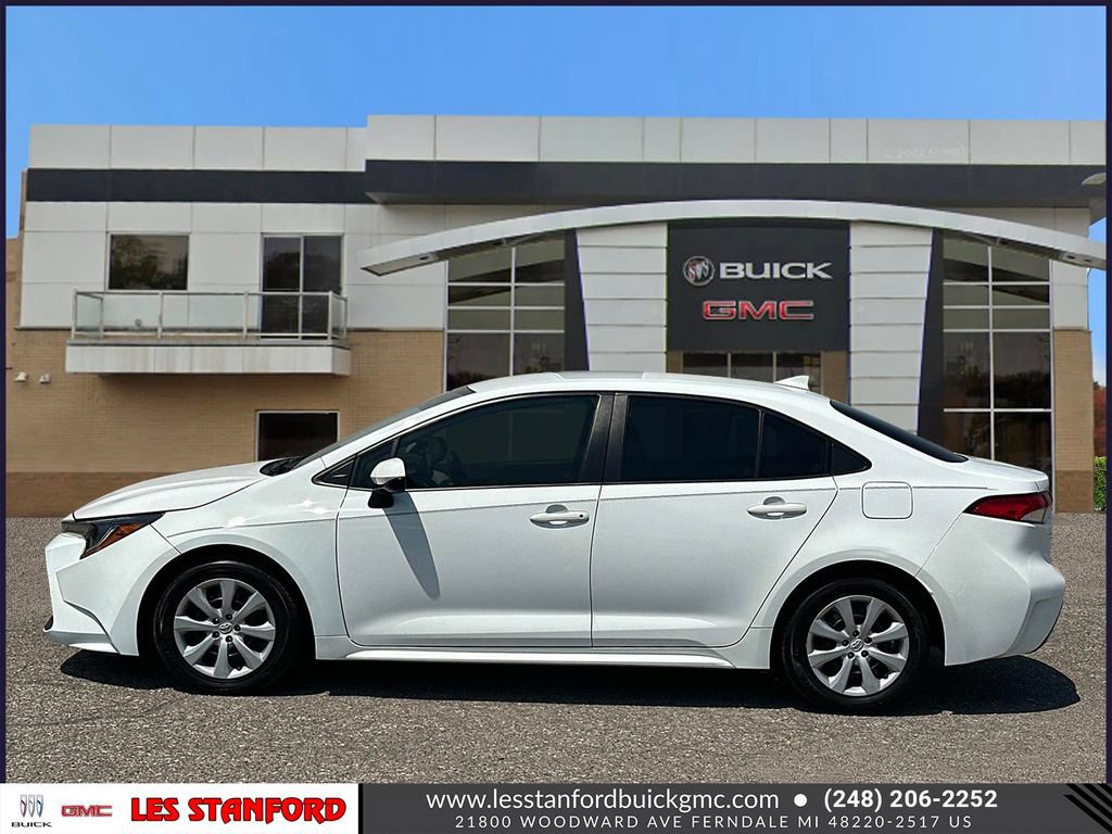 Used 2022 Toyota Corolla LE FWD image 2