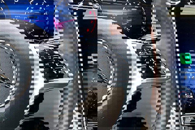 Used 2025 Mercedes-Benz GLC 300 300 image 15