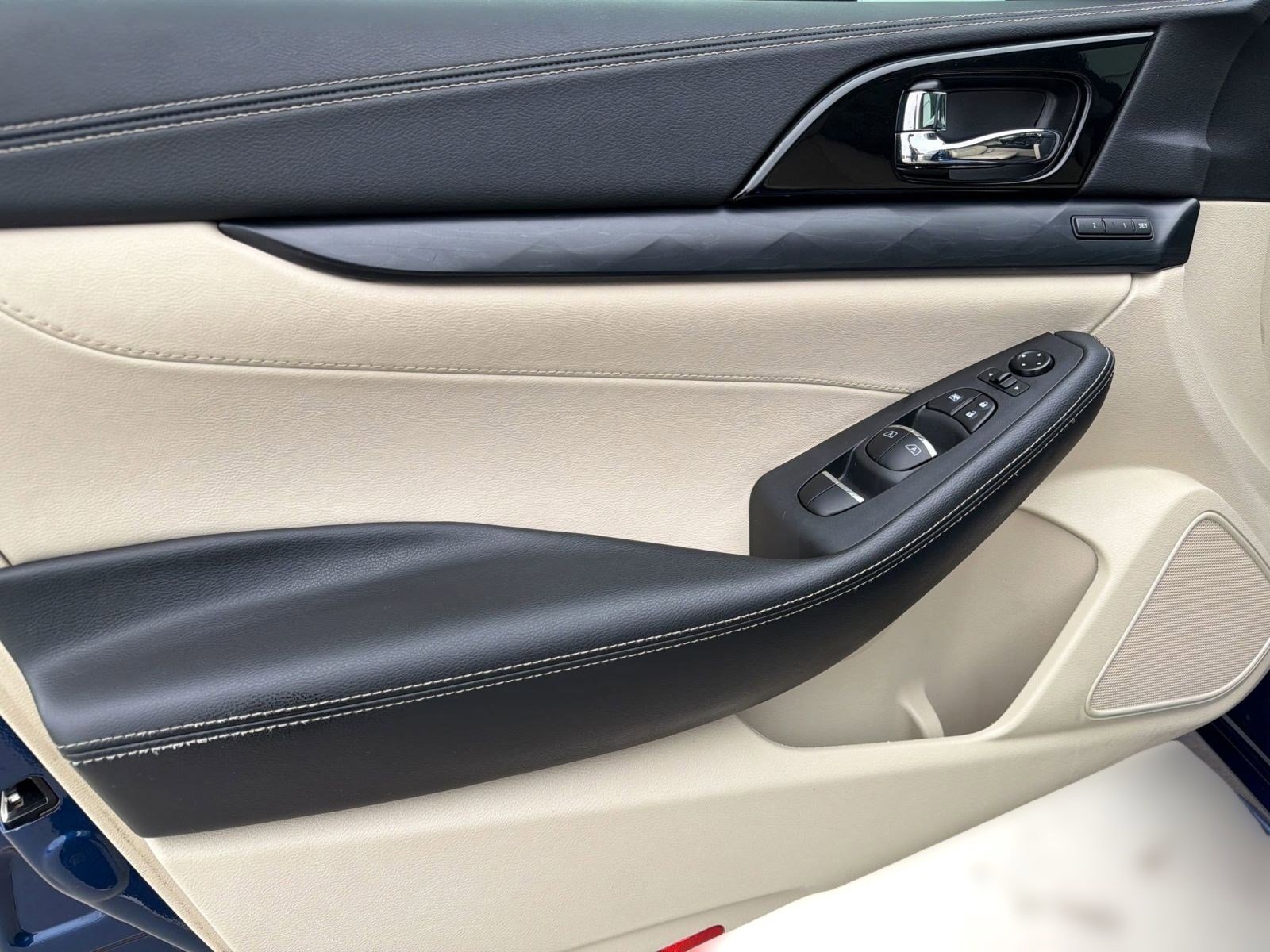Used 2022 Nissan Maxima Platinum w/ Sport Mat Group FWD image 12