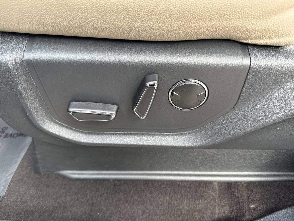 Used 2023 Ford Expedition Limited image 24