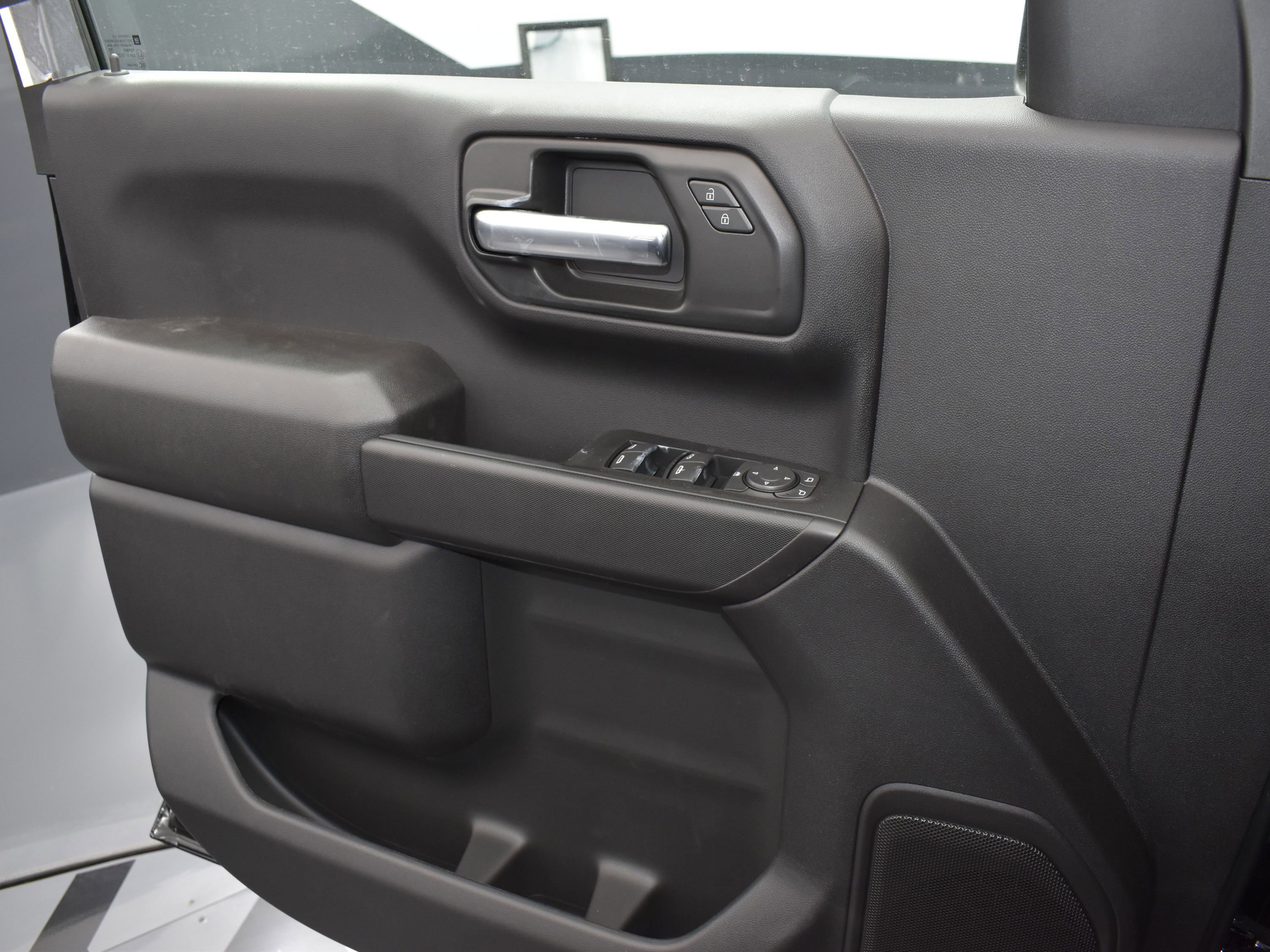 Used 2025 Chevrolet Silverado 1500 Custom w/ Turbomax Blackout Package image 14