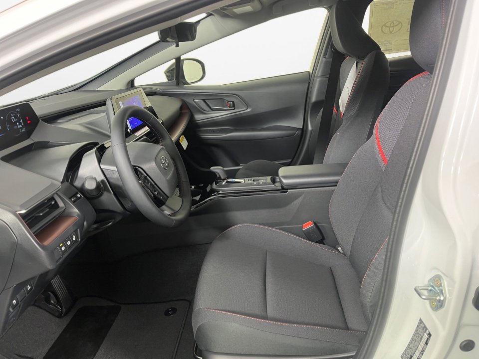 New 2026 Toyota Prius Plug-In Hybrid image 9