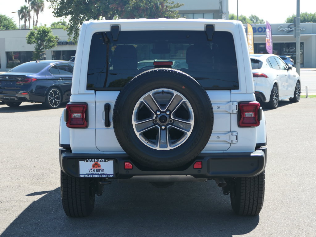 Used 2023 Jeep Wrangler Unlimited Sahara w/ LED Lighting Group AWD/4WD image 5