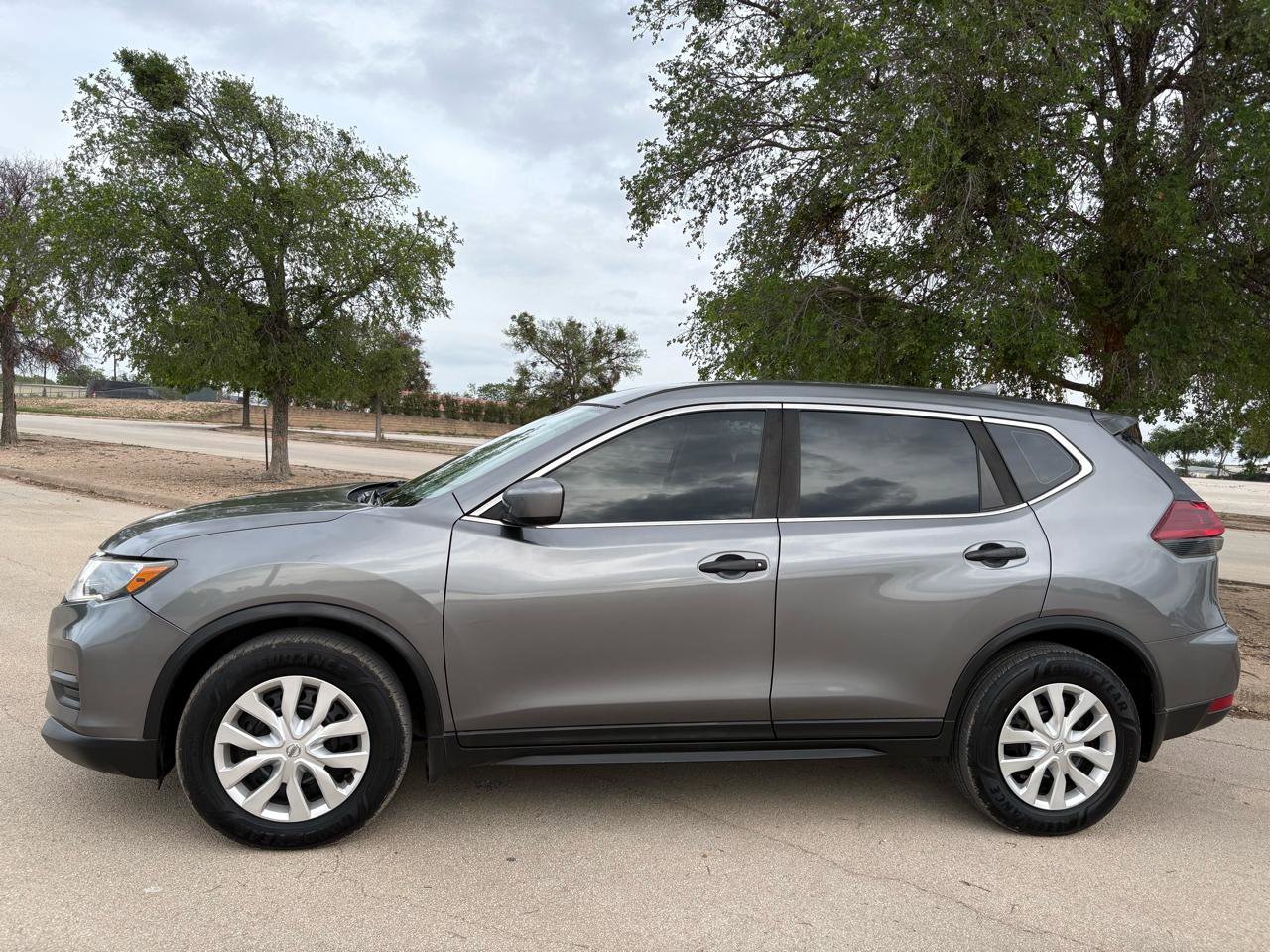 Used 2018 Nissan Rogue S FWD image 4