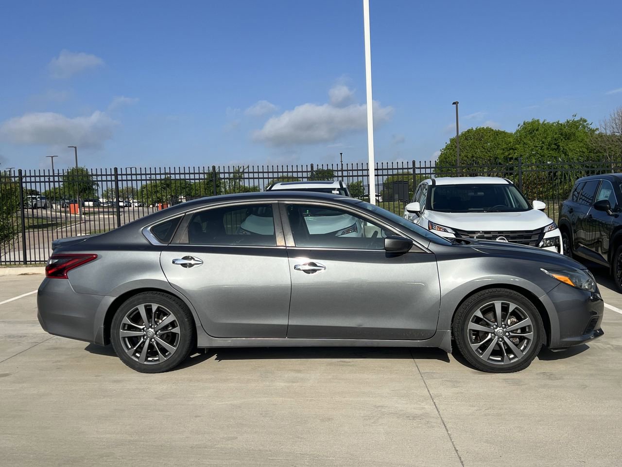 Used 2018 Nissan Altima 2.5 SR w/ SR Special Edition image 3