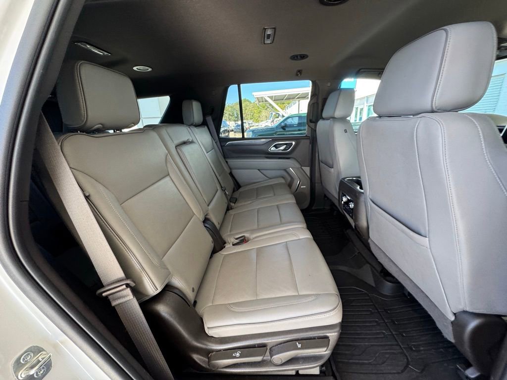 Used 2023 GMC Yukon SLT w/ SLT Luxury Package image 25