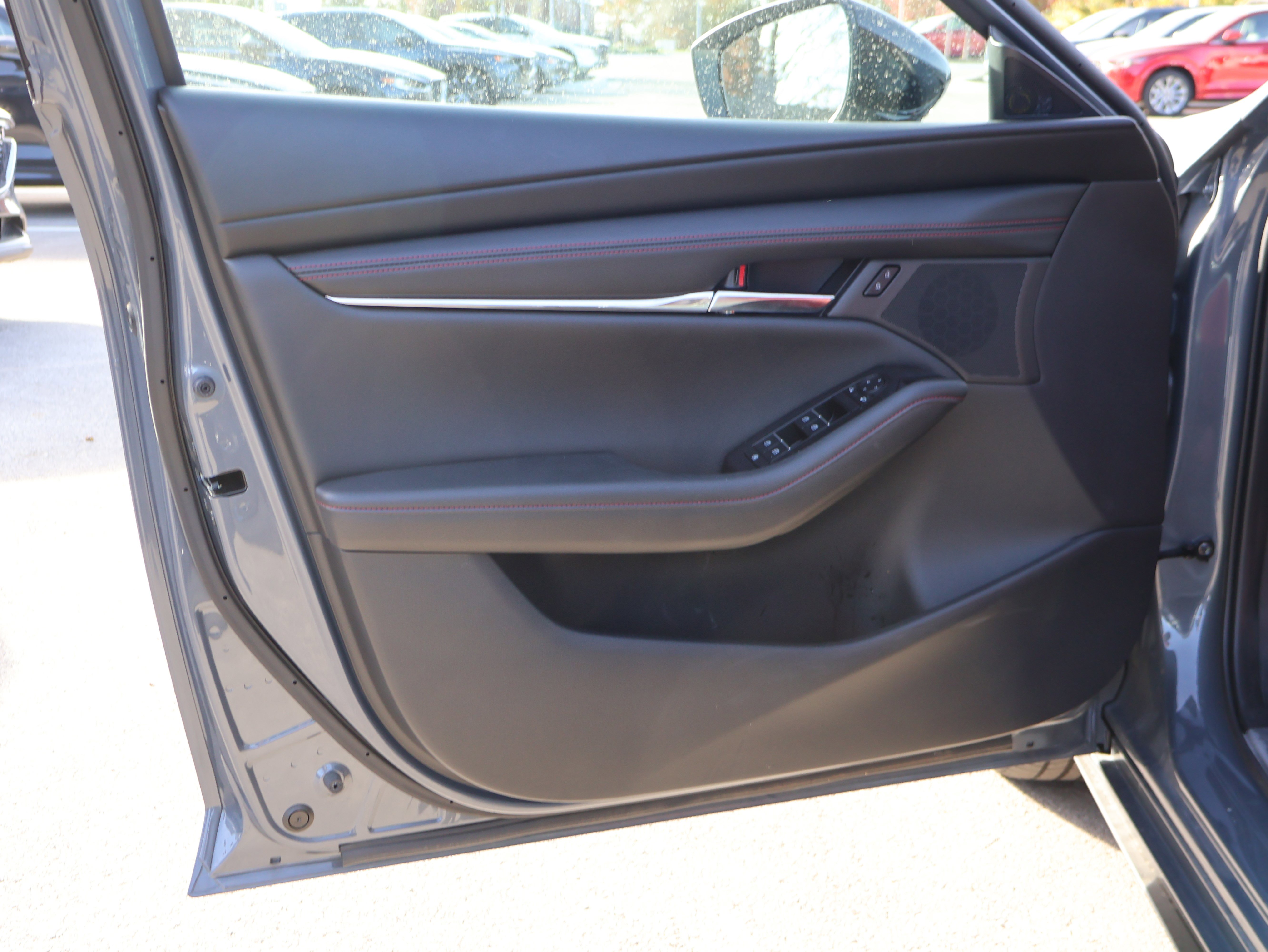 Certified 2025 MAZDA MAZDA3 Carbon image 22