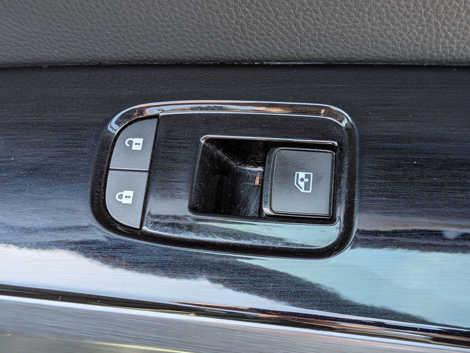 Used 2024 Nissan Pathfinder SL AWD/4WD image 38