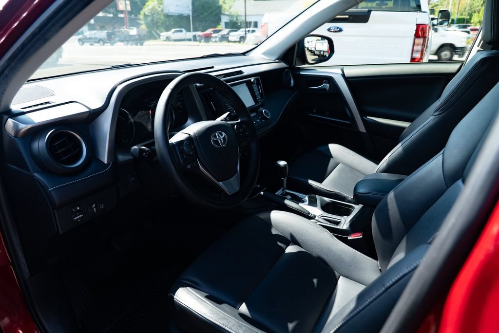 Used 2018 Toyota RAV4 Limited w/ Advanced Technology Package AWD/4WD image 19