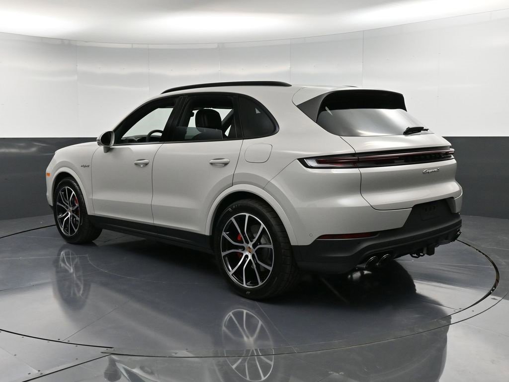 New 2026 Porsche Cayenne S image 3