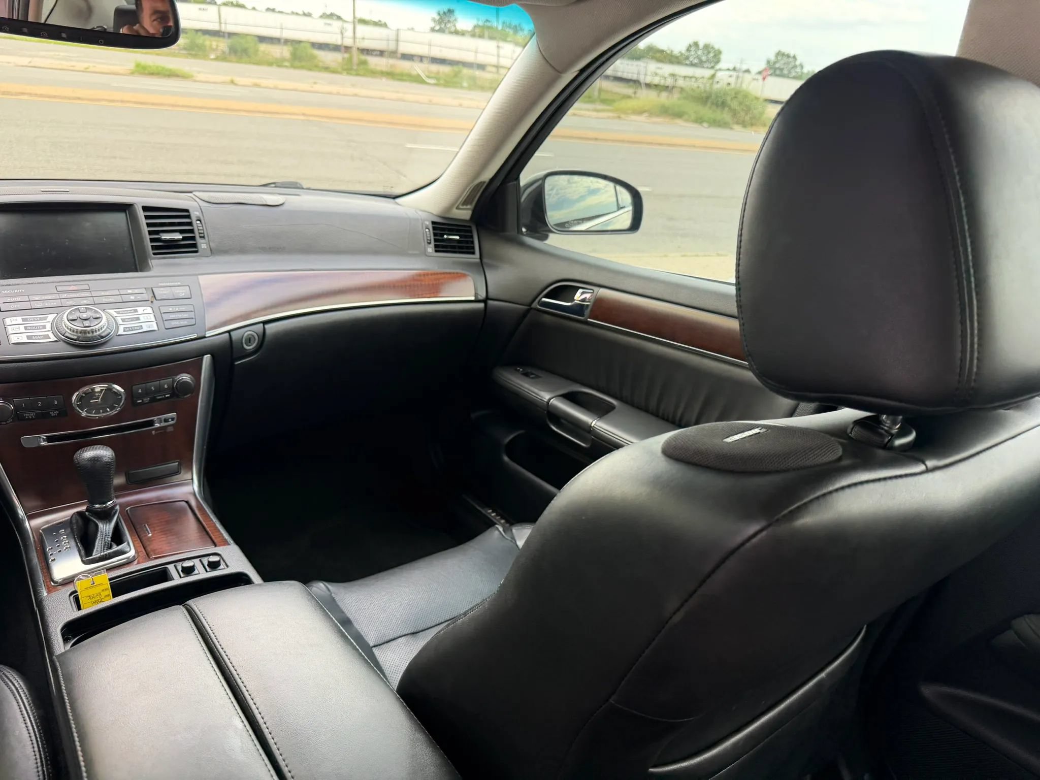 Used 2010 INFINITI M35 w/ Technology Pkg RWD image 15