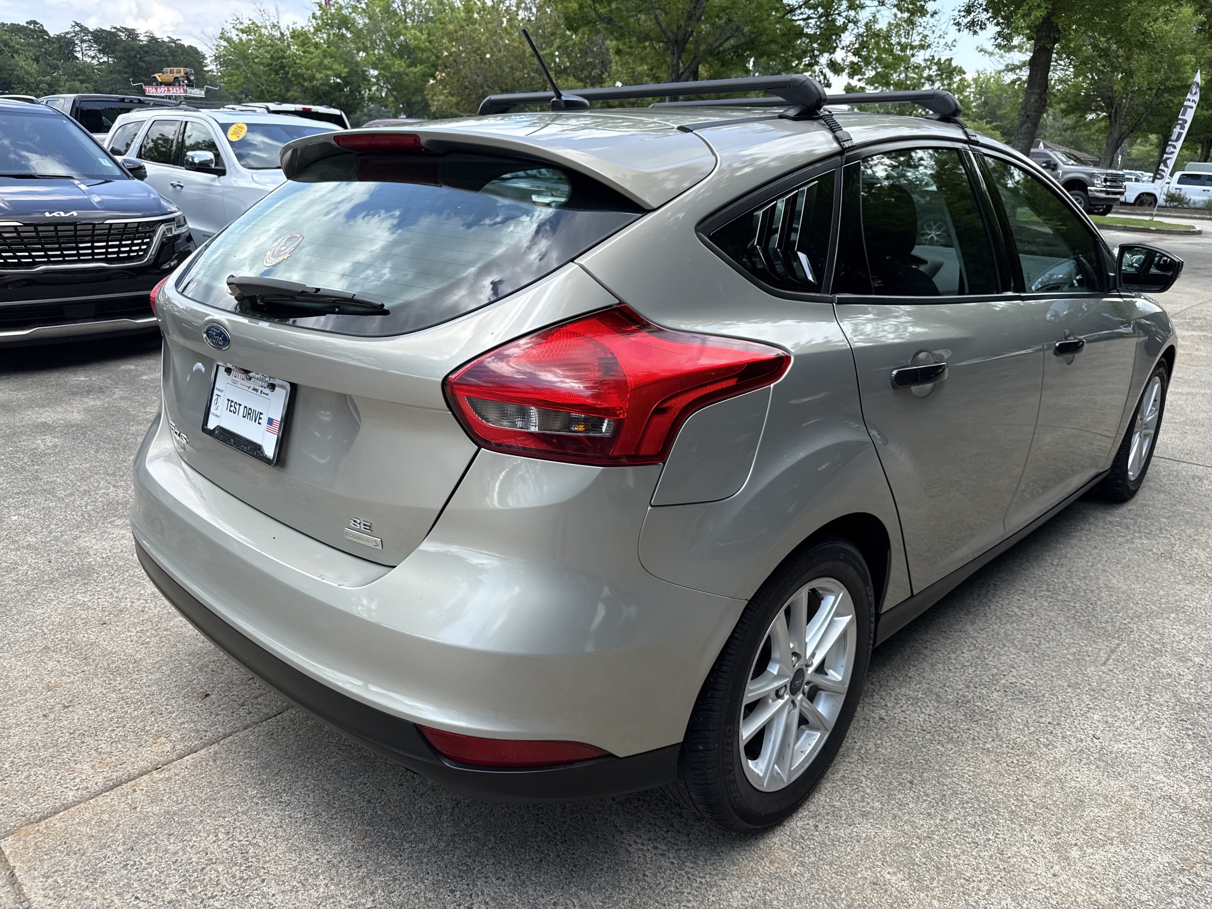 Used 2016 Ford Focus SE w/ SE Power Seat Package FWD image 7