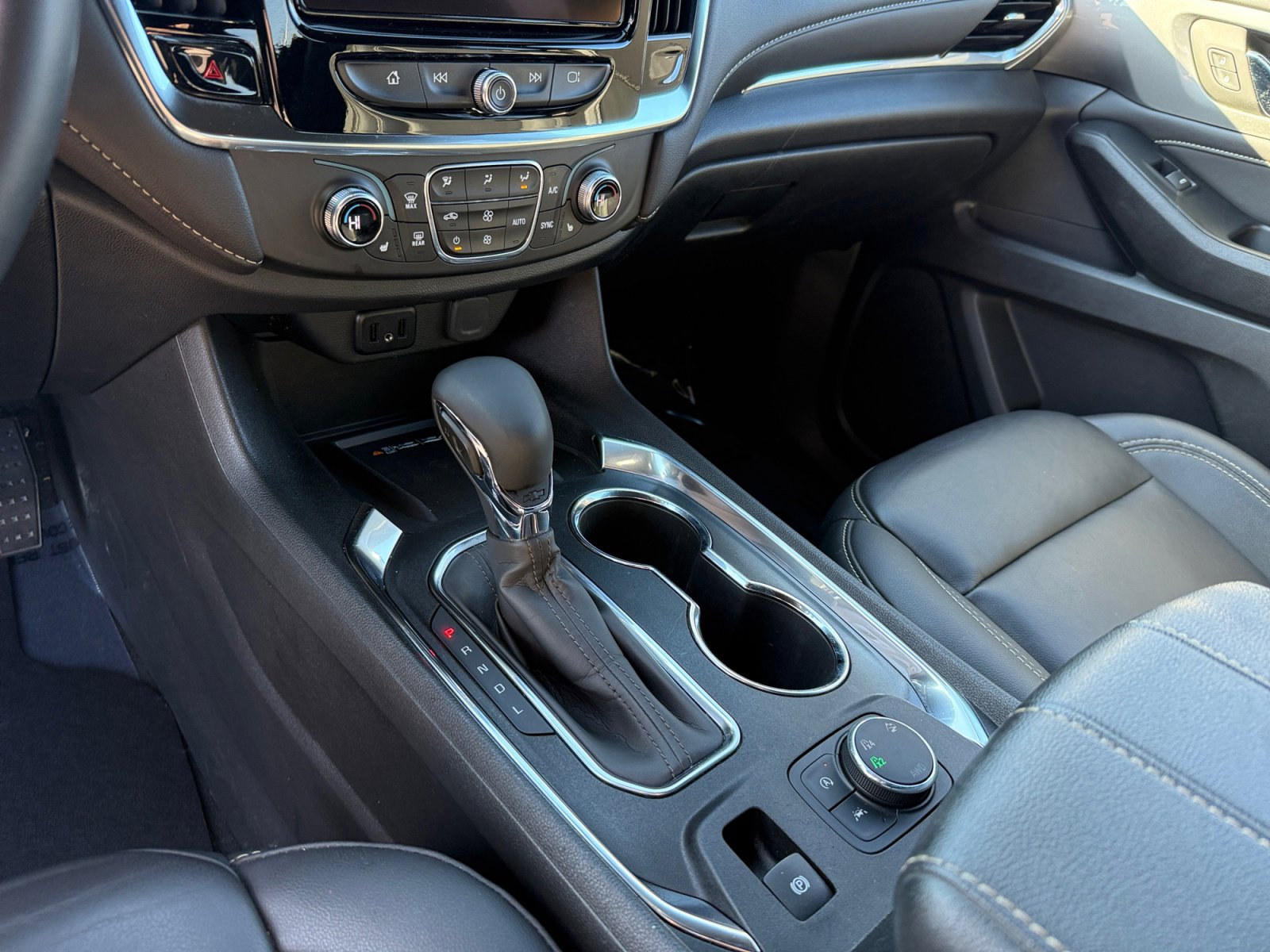 Used 2023 Chevrolet Traverse LT image 13