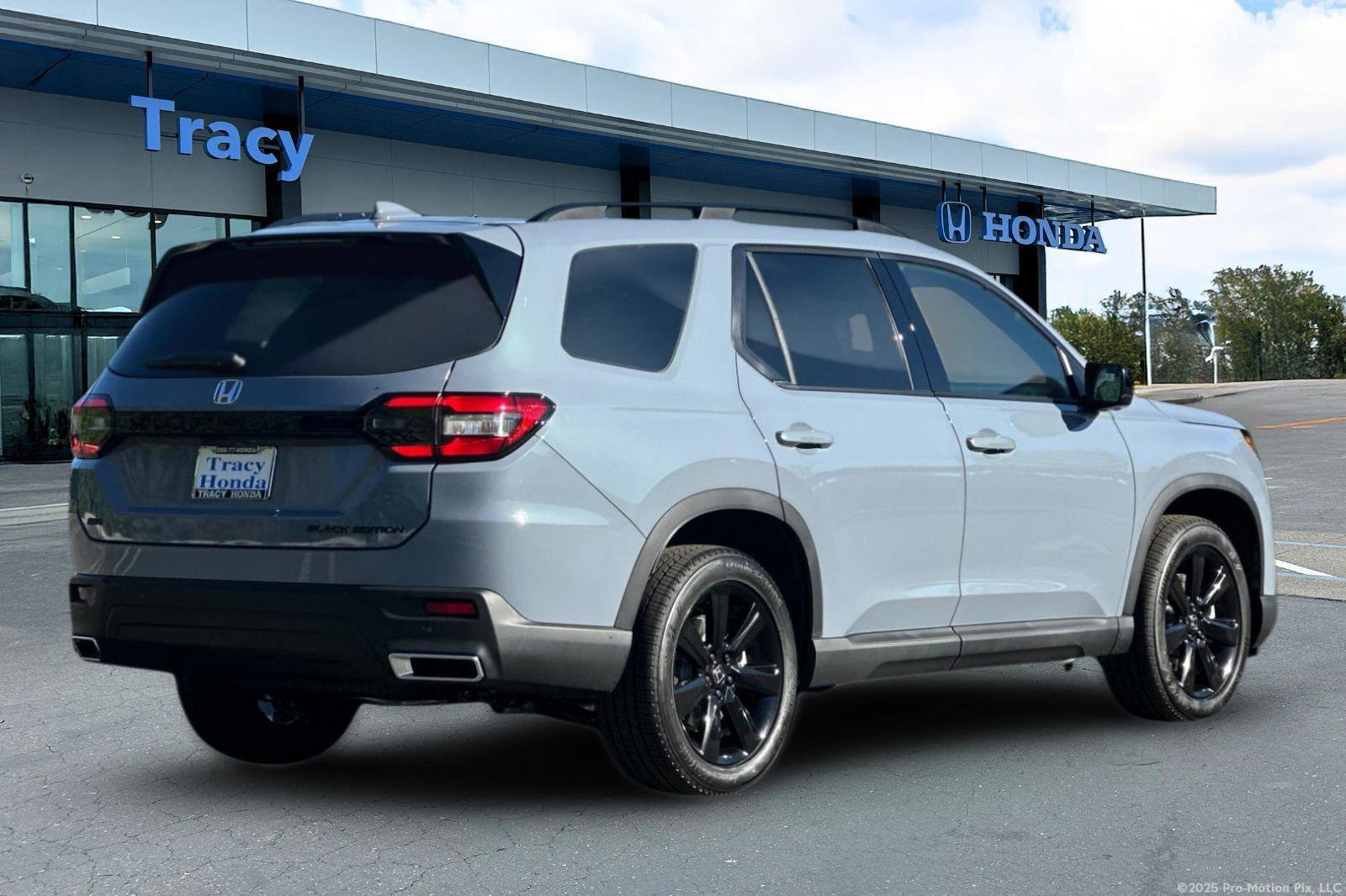 New 2025 Honda Pilot Black Edition image 4
