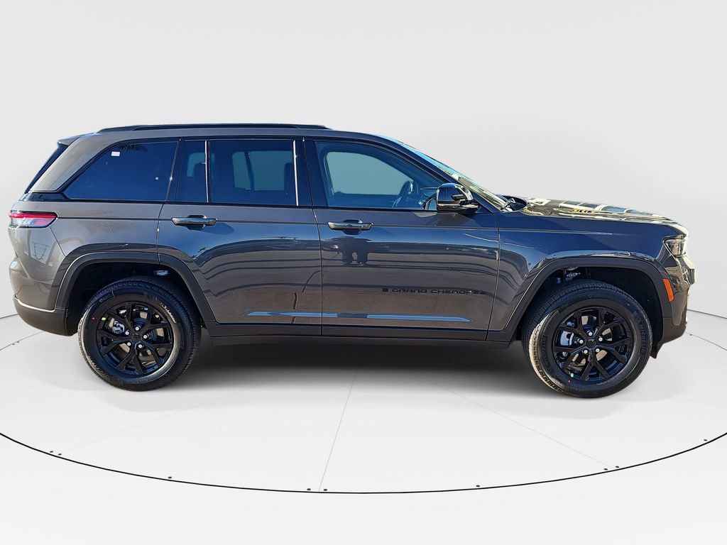 New 2025 Jeep Grand Cherokee Altitude image 2