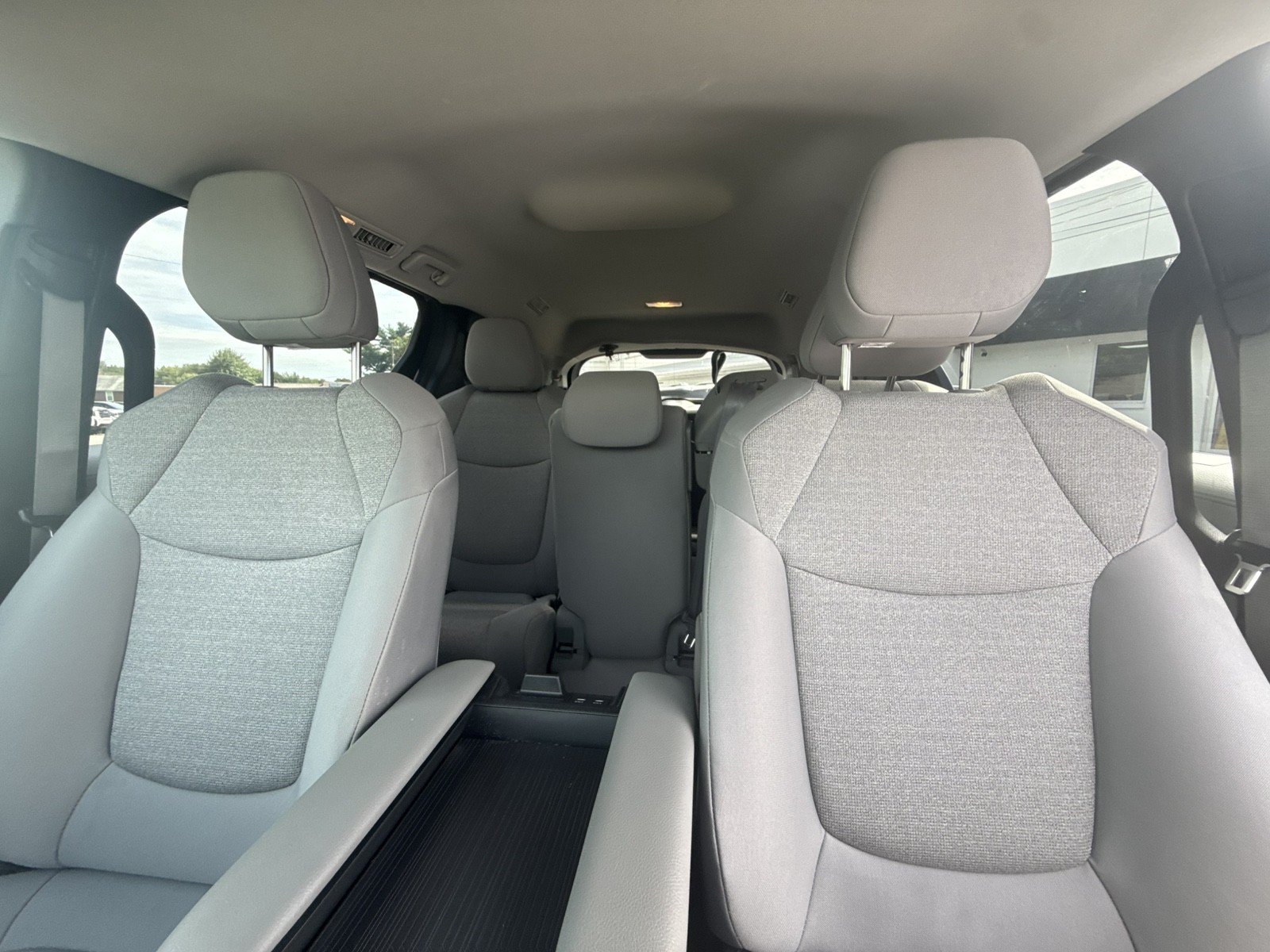 Used 2025 Toyota Sienna LE FWD image 11