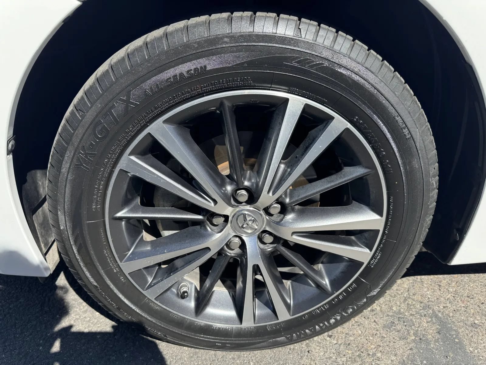 Used 2016 Toyota Corolla LE FWD image 13