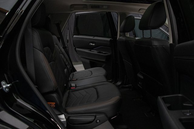 Used 2024 Nissan Pathfinder Platinum w/ Cargo Package image 18