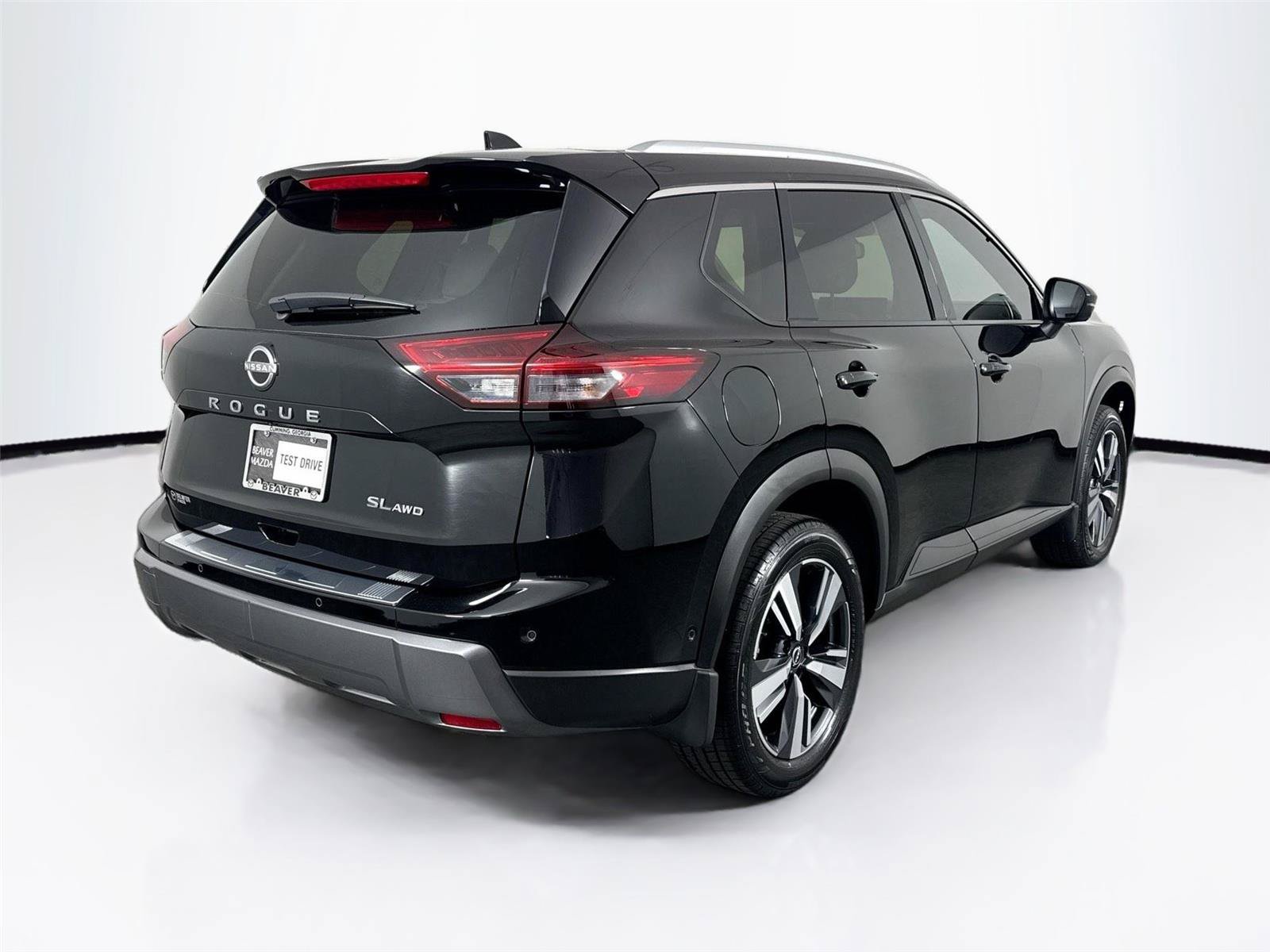 Used 2024 Nissan Rogue SL AWD/4WD image 2