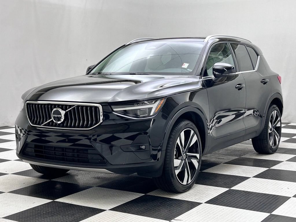Used 2025 Volvo XC40 B5 Ultra AWD/4WD image 4