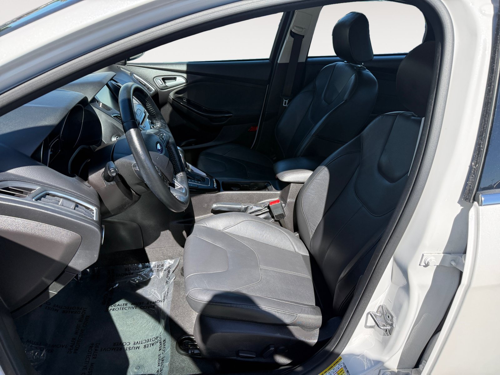 Used 2015 Ford Focus Titanium w/ Titanium Technology Package FWD image 10