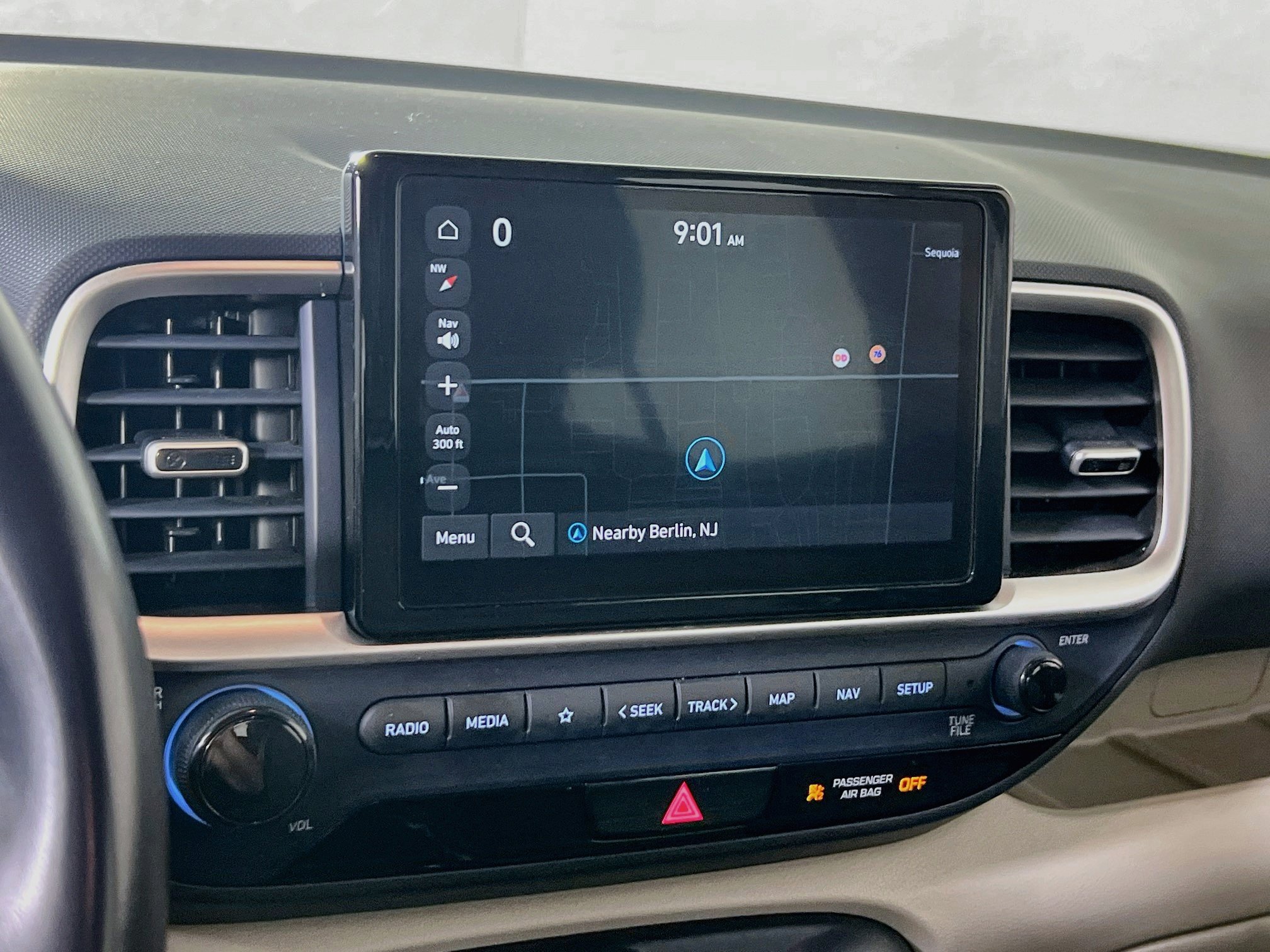 Used 2023 Hyundai Venue Limited FWD image 13