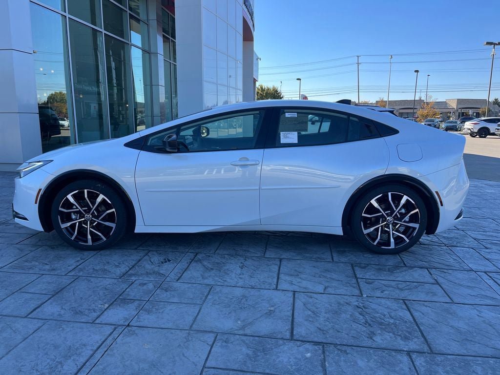 New 2026 Toyota Prius Plug-In Hybrid FWD image 2