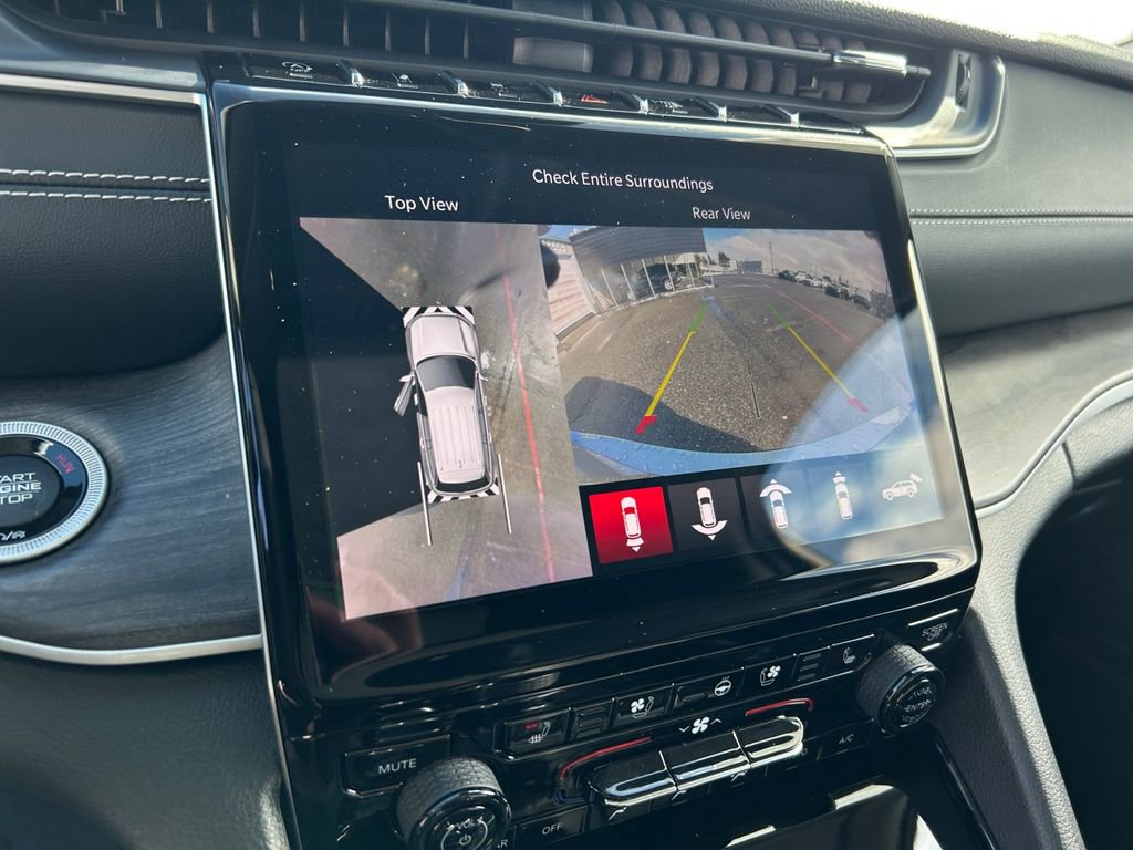 Used 2023 Jeep Grand Cherokee L Limited w/ Luxury Tech Group II image 19