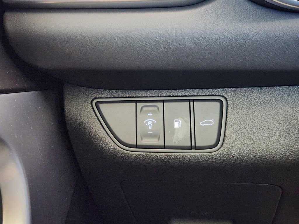 Used 2023 Genesis G70 2.0T RWD image 22
