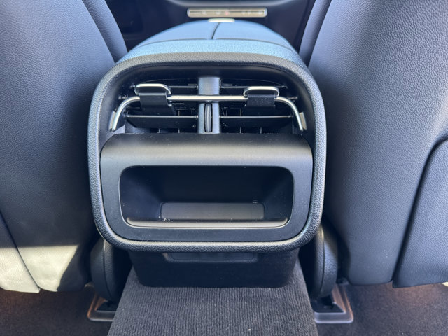 Used 2025 Mercedes-Benz E 350 Sedan image 9