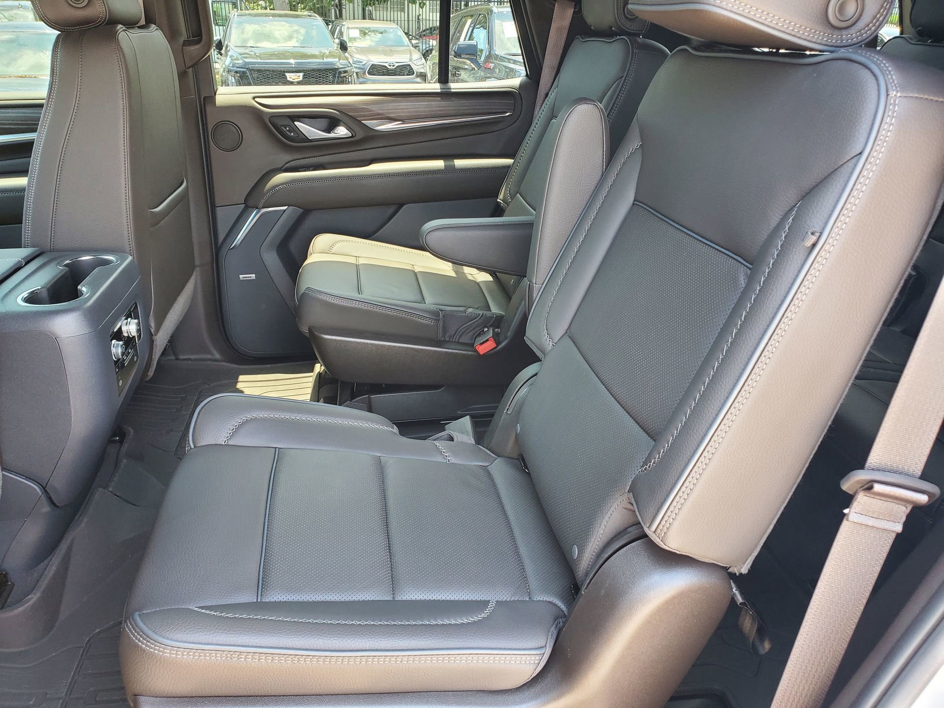 Used 2023 GMC Yukon Denali AWD/4WD image 12