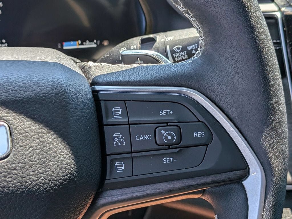 Certified 2024 Jeep Grand Cherokee Limited w/ Luxury Tech Group II AWD/4WD image 17
