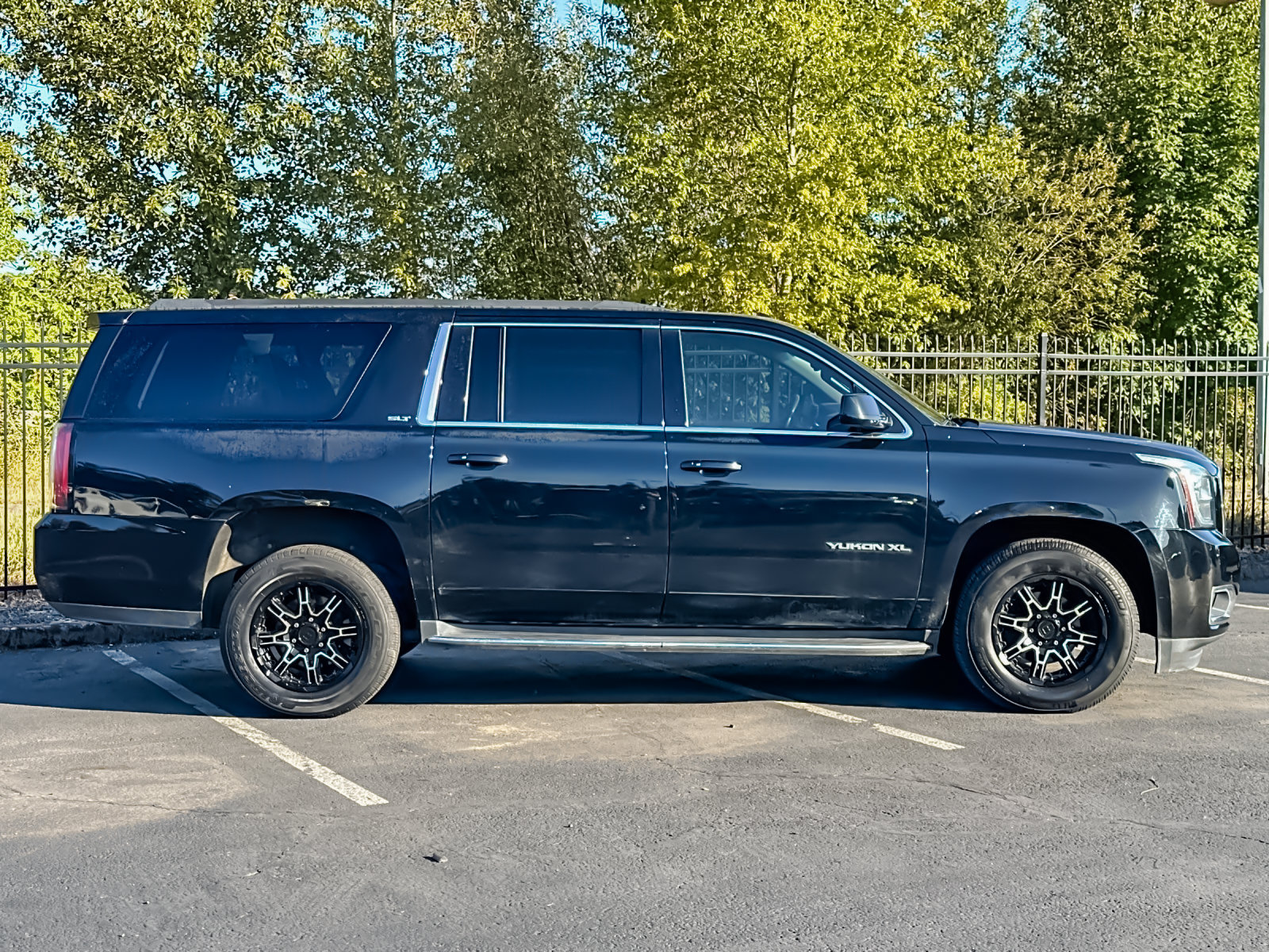 Used 2019 GMC Yukon XL SLT AWD/4WD image 3